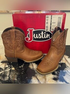 Justin Boots Tan Leather Western 7” Shaft Boots for Women